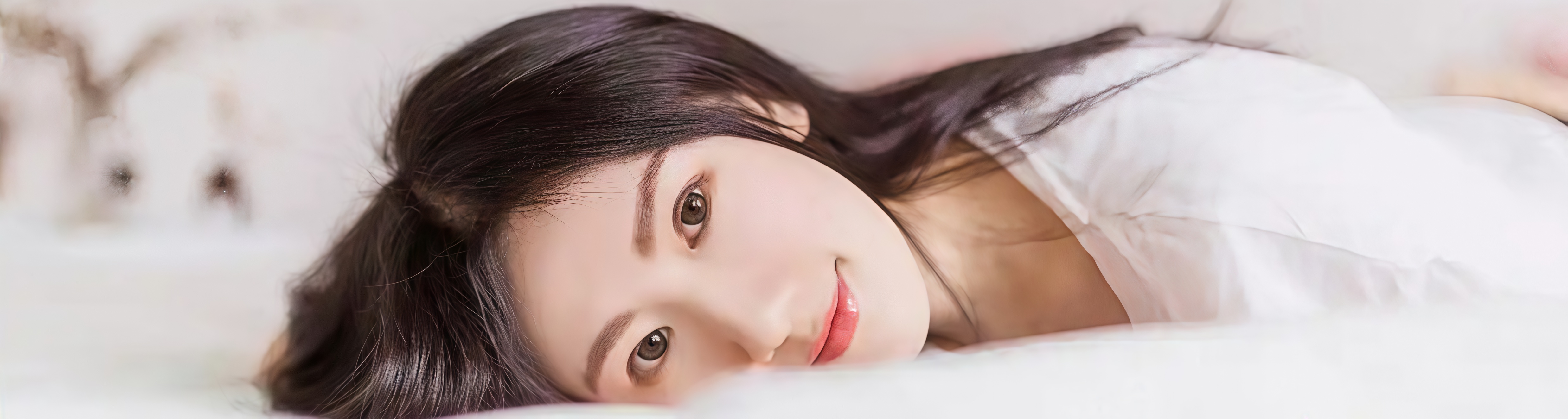 美女裸惊艳呈现-美女丝不挂的照片惊艳全场,极致魅力展现无遗,光影交织的艺术盛宴...